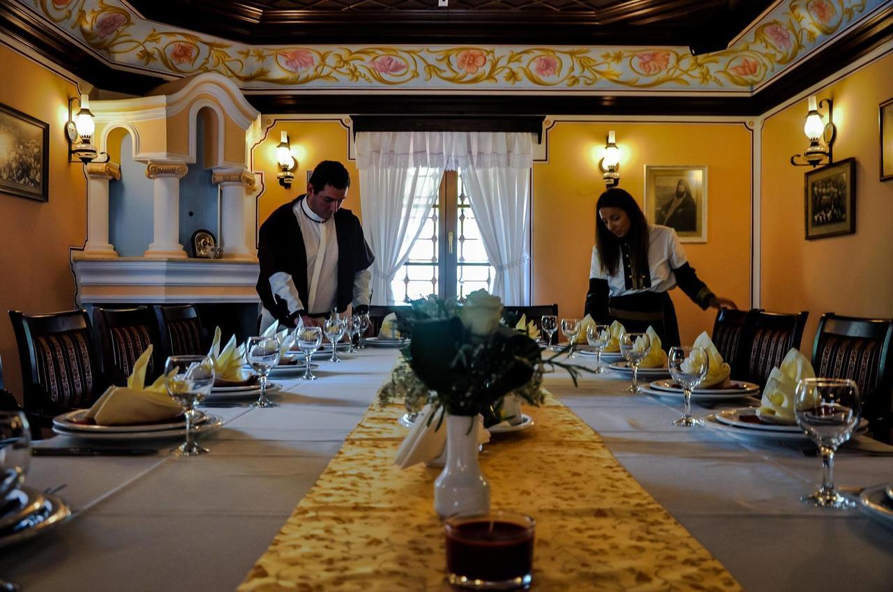 Отель The House Of The Miyaks Rostusa Экстерьер фото